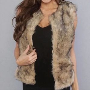 BB Dakota faux fur vest sz S LIKE NEW